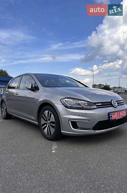 Хэтчбек Volkswagen e-Golf 2017 в Киеве