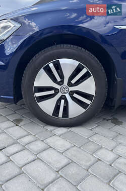 Хэтчбек Volkswagen e-Golf 2017 в 