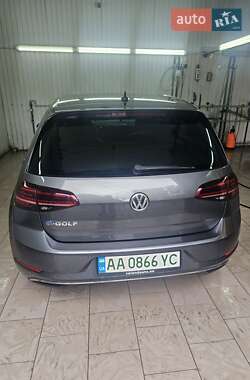 Хэтчбек Volkswagen e-Golf 2017 в 
