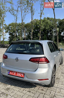 Хэтчбек Volkswagen e-Golf 2019 в 