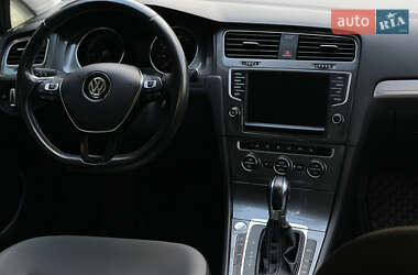 Хэтчбек Volkswagen e-Golf 2015 в 