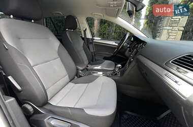 Хэтчбек Volkswagen e-Golf 2015 в 