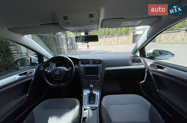Хэтчбек Volkswagen e-Golf 2015 в 