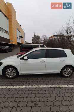 Хэтчбек Volkswagen e-Golf 2019 в 