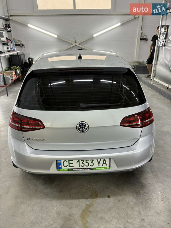 Хэтчбек Volkswagen e-Golf 2015 в Черновцах