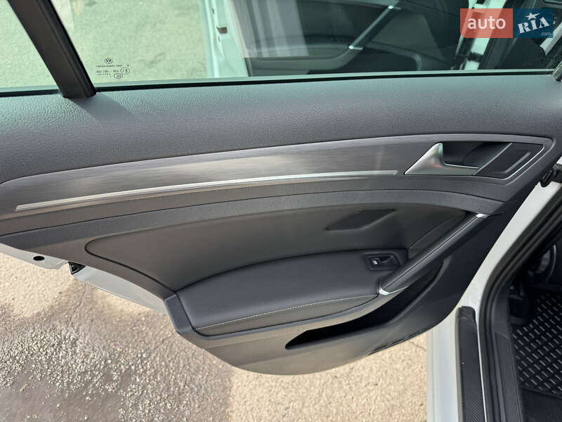 Хэтчбек Volkswagen e-Golf 2017 в Харькове фото 18 Хэтчбек Volkswagen e-Golf 2017 в Харькове