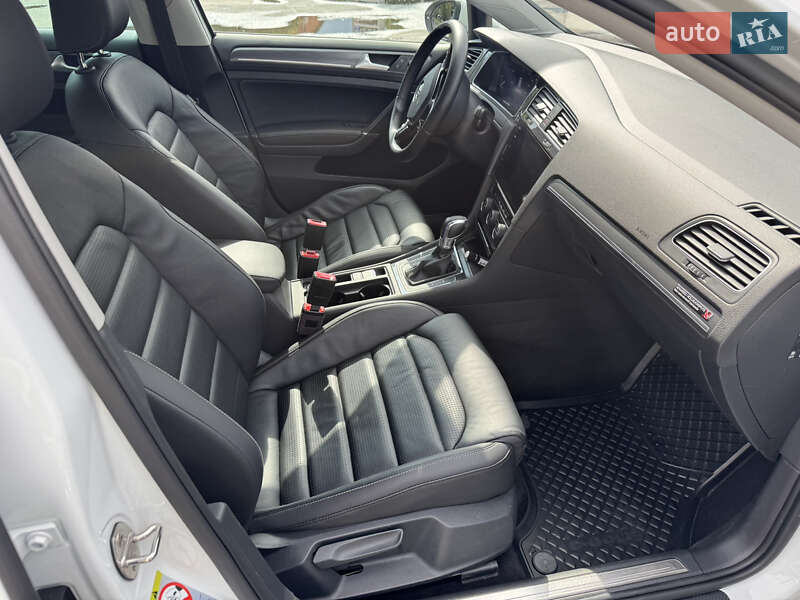 Хэтчбек Volkswagen e-Golf 2017 в Харькове фото 23 Хэтчбек Volkswagen e-Golf 2017 в Харькове