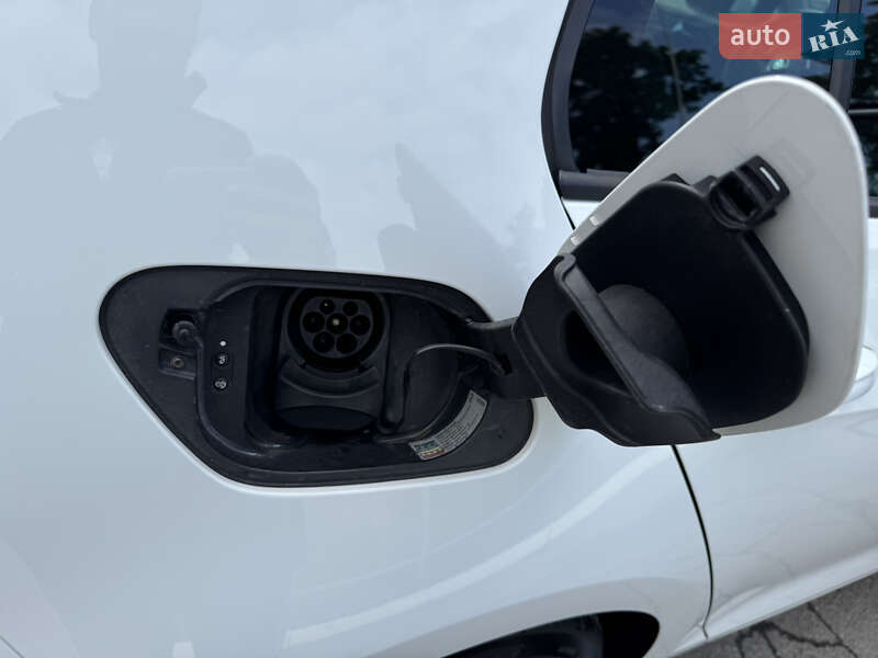 Хэтчбек Volkswagen e-Golf 2017 в Харькове фото 36 Хэтчбек Volkswagen e-Golf 2017 в Харькове