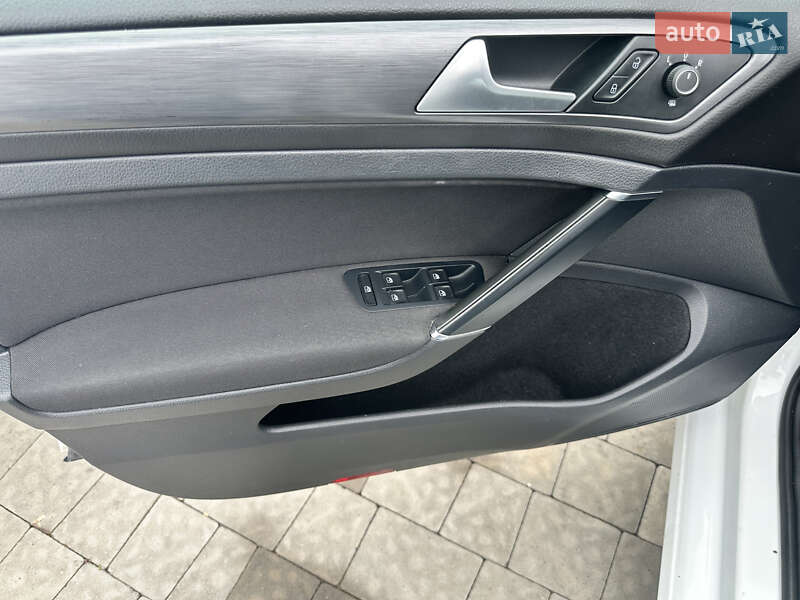 Хетчбек Volkswagen e-Golf 2019 в Іршаві