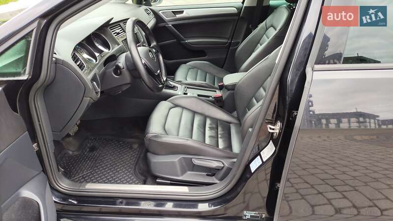 Хетчбек Volkswagen e-Golf 2016 в Львові фото 20 Хетчбек Volkswagen e-Golf 2016 в Львові