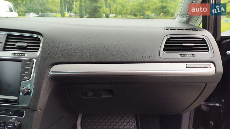 Хетчбек Volkswagen e-Golf 2016 в Львові фото 39 Хетчбек Volkswagen e-Golf 2016 в Львові