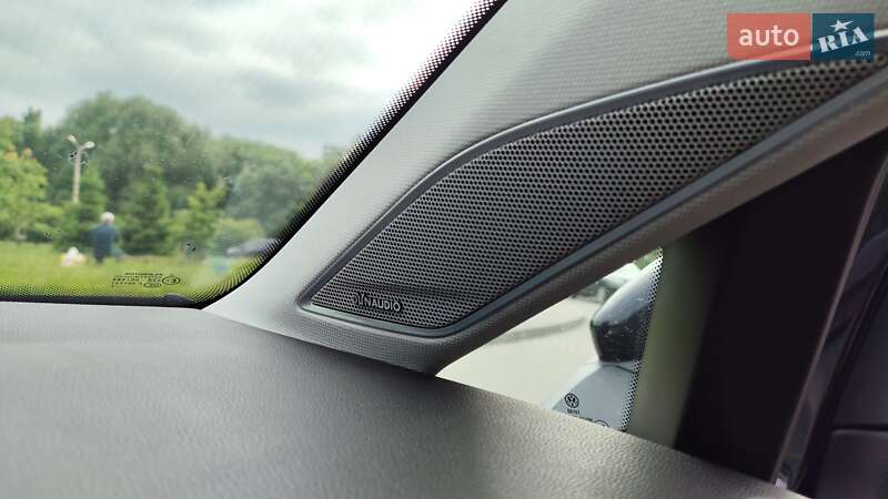 Хетчбек Volkswagen e-Golf 2016 в Львові фото 41 Хетчбек Volkswagen e-Golf 2016 в Львові