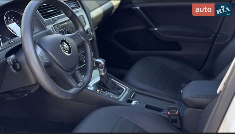 Хэтчбек Volkswagen e-Golf 2016 в Умани