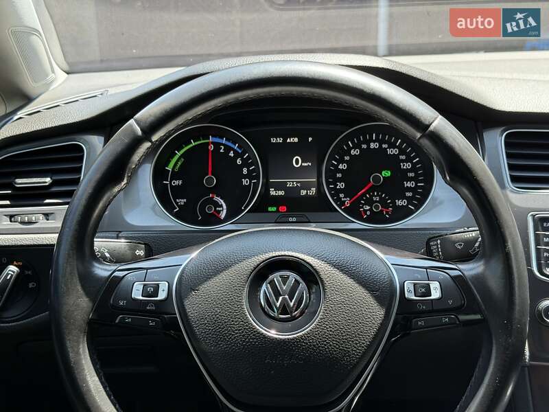 Хетчбек Volkswagen e-Golf 2015 в Миколаєві
