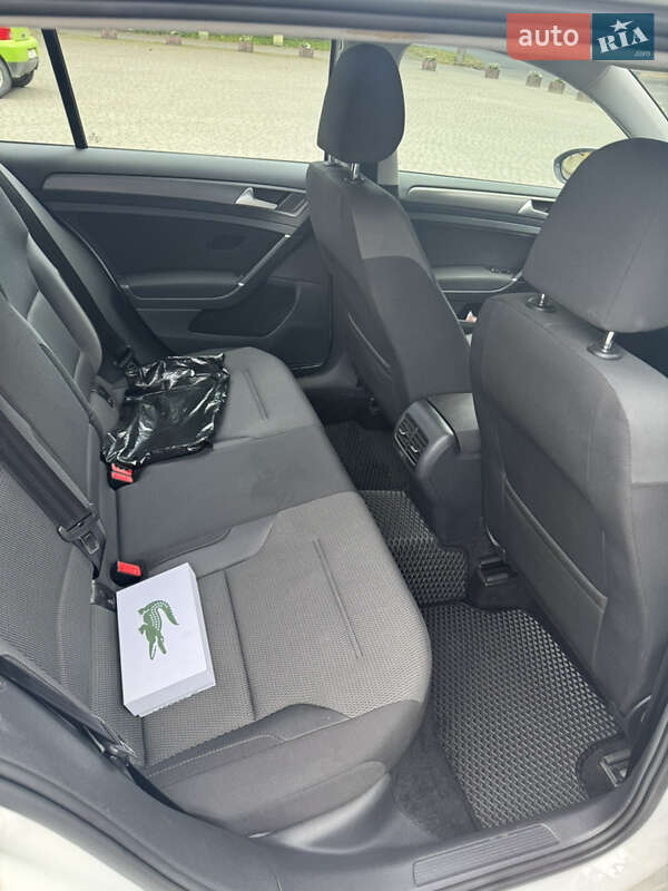 Хэтчбек Volkswagen e-Golf 2018 в Львове