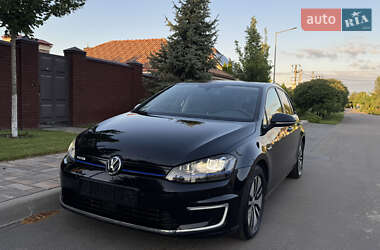 Хетчбек Volkswagen e-Golf 2015 в Києві