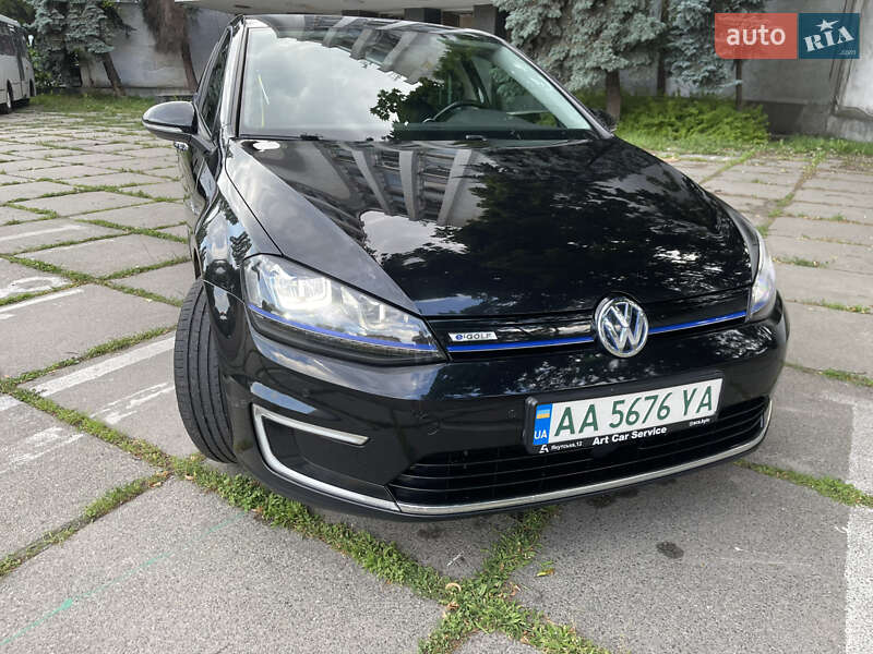 Хетчбек Volkswagen e-Golf 2015 в Києві