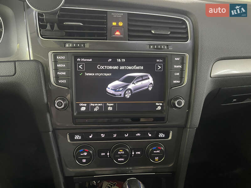 Хетчбек Volkswagen e-Golf 2015 в Києві
