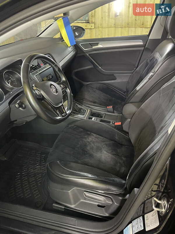 Хетчбек Volkswagen e-Golf 2015 в Києві
