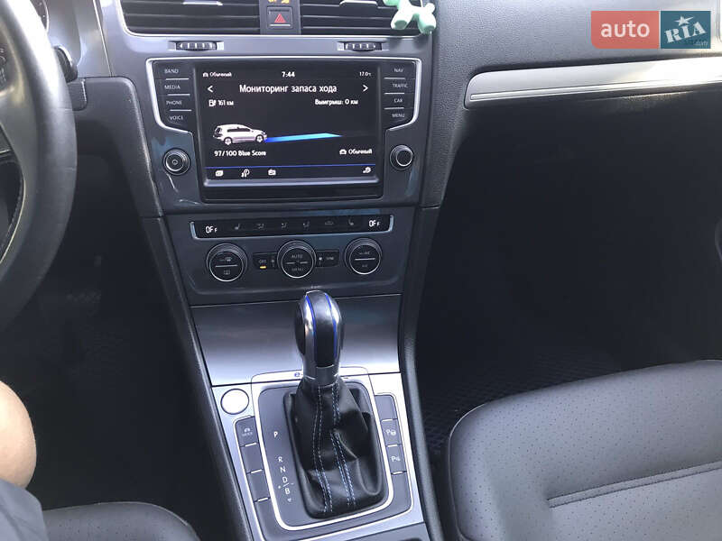 Хетчбек Volkswagen e-Golf 2016 в Дніпрі