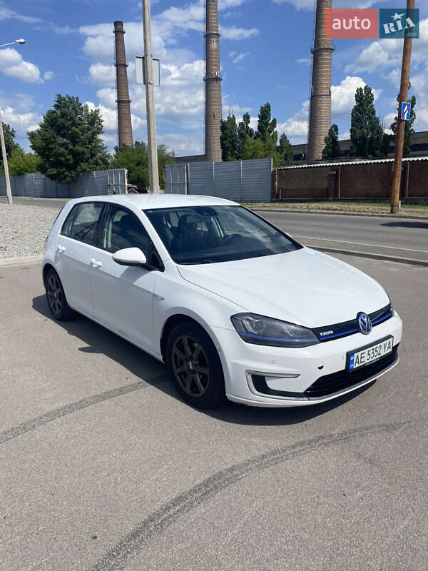 Хетчбек Volkswagen e-Golf 2014 в Дніпрі