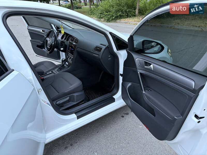 Хэтчбек Volkswagen e-Golf 2017 в Умани