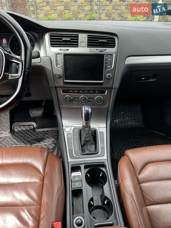 Хетчбек Volkswagen e-Golf 2015 в Києві