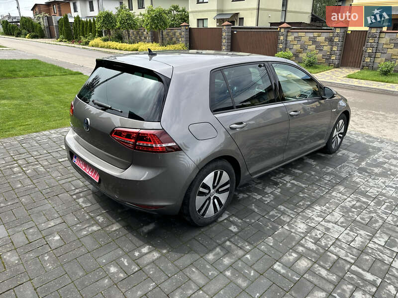 Хетчбек Volkswagen e-Golf 2015 в Києві