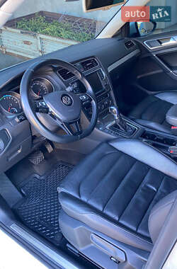 Хэтчбек Volkswagen e-Golf 2015 в Хмельницком
