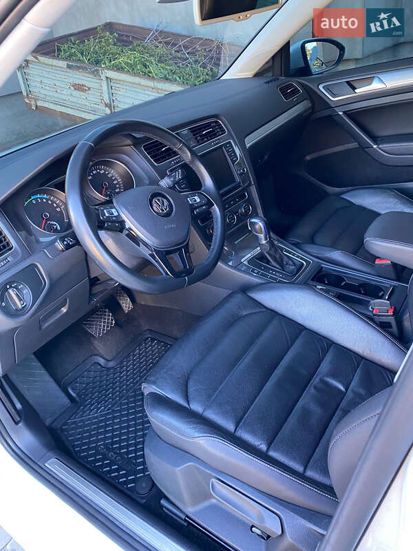 Хетчбек Volkswagen e-Golf 2015 в Кам'янець-Подільському