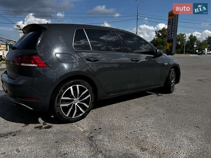 Хэтчбек Volkswagen e-Golf 2020 в Киеве