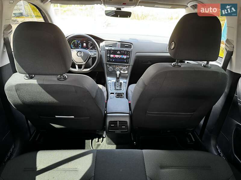 Хэтчбек Volkswagen e-Golf 2020 в Киеве