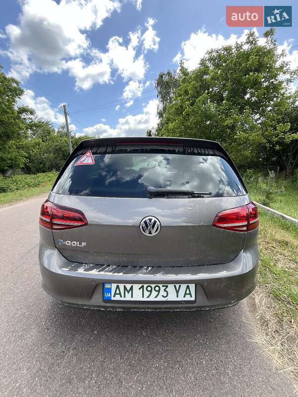 Хетчбек Volkswagen e-Golf 2015 в Коростені