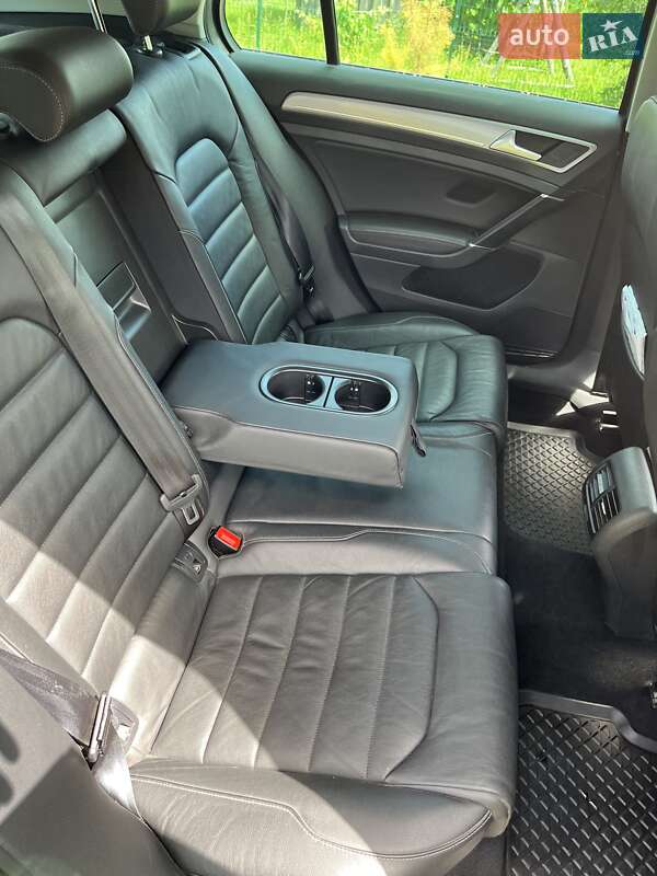 Хетчбек Volkswagen e-Golf 2015 в Коростені