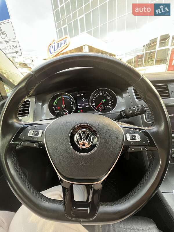 Хетчбек Volkswagen e-Golf 2015 в Коростені