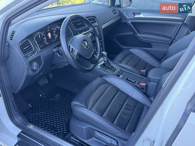 Хетчбек Volkswagen e-Golf 2017 в Рівному
