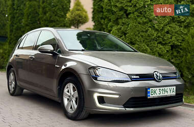 Хетчбек Volkswagen e-Golf 2016 в 