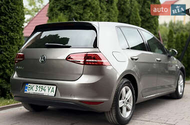 Хетчбек Volkswagen e-Golf 2016 в 