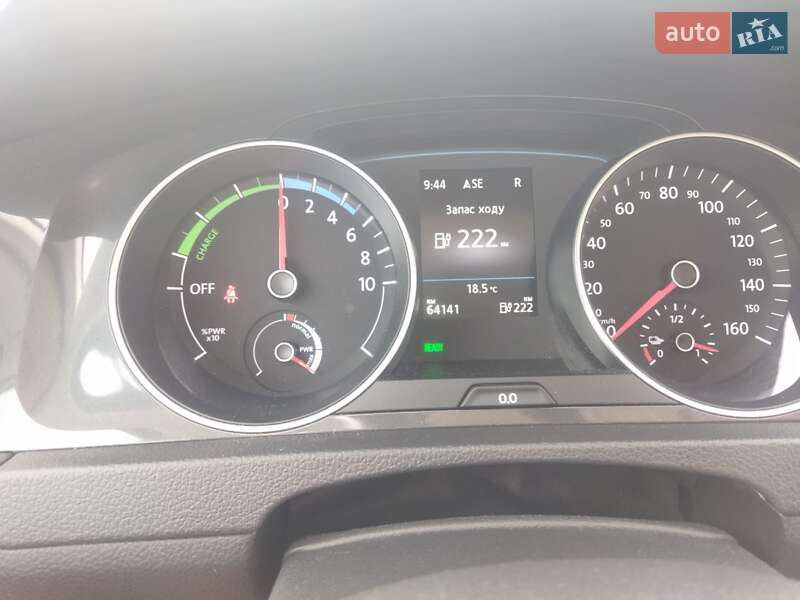 Хетчбек Volkswagen e-Golf 2020 в Комарному