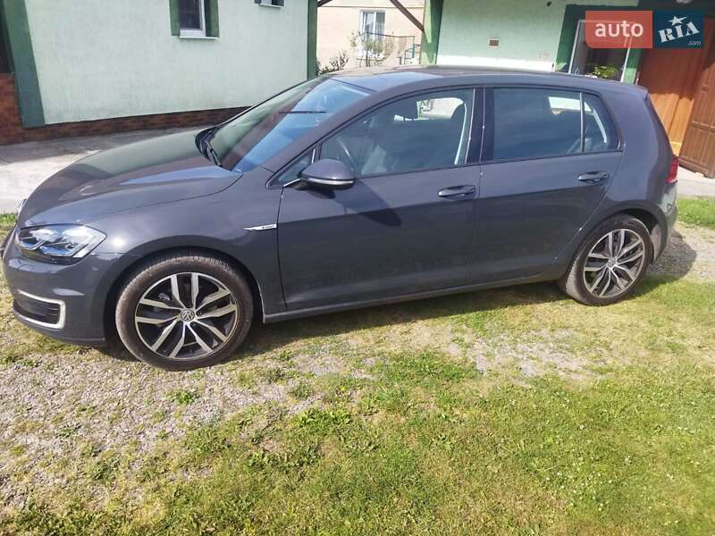 Хетчбек Volkswagen e-Golf 2020 в Комарному