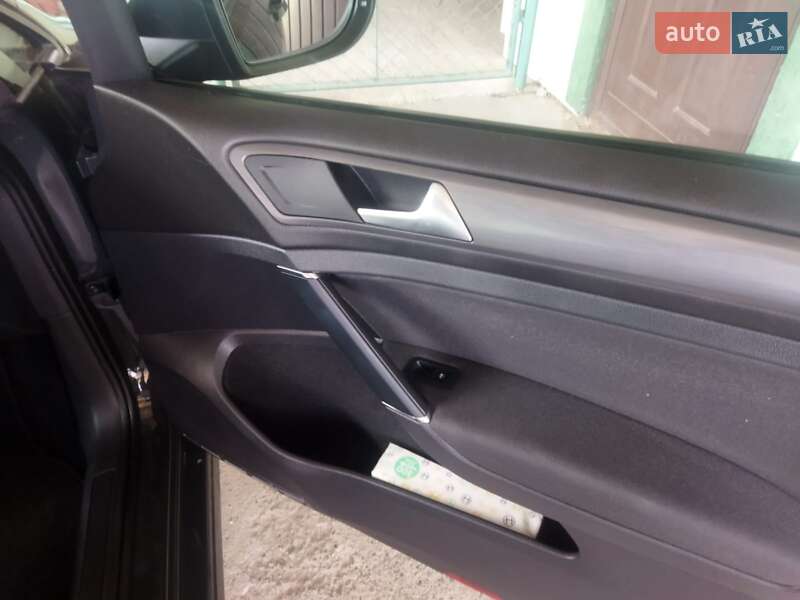 Хетчбек Volkswagen e-Golf 2020 в Комарному