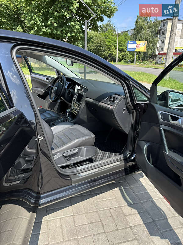 Хэтчбек Volkswagen e-Golf 2015 в Черкассах