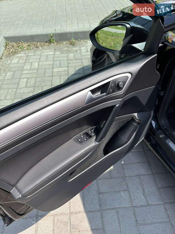 Хэтчбек Volkswagen e-Golf 2015 в Черкассах