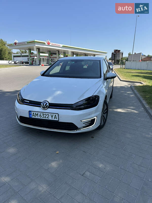 Хетчбек Volkswagen e-Golf 2017 в Житомирі