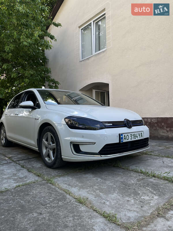 Volkswagen e-Golf 2015