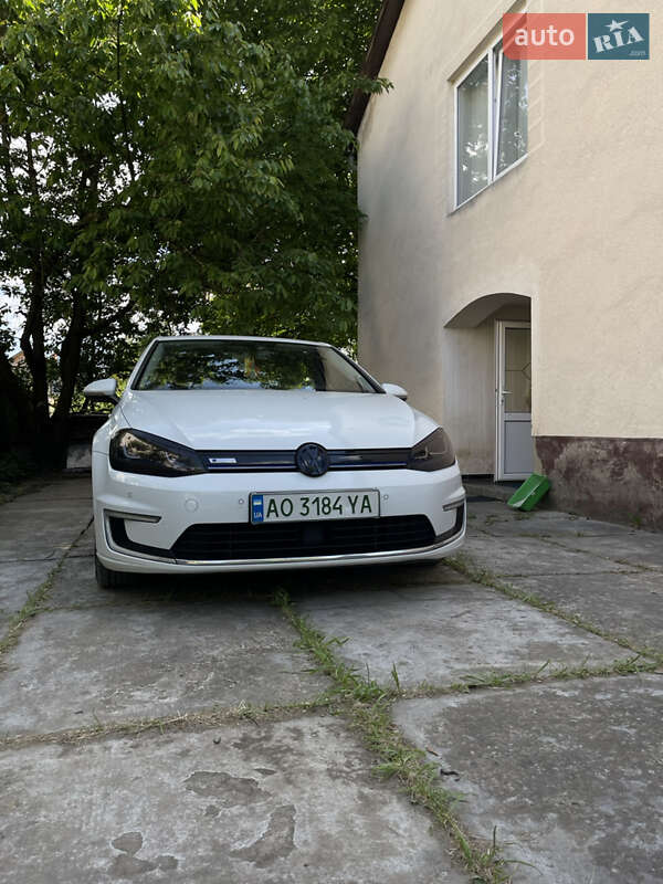 Хетчбек Volkswagen e-Golf 2015 в Ужгороді