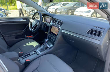 Хэтчбек Volkswagen e-Golf 2018 в 