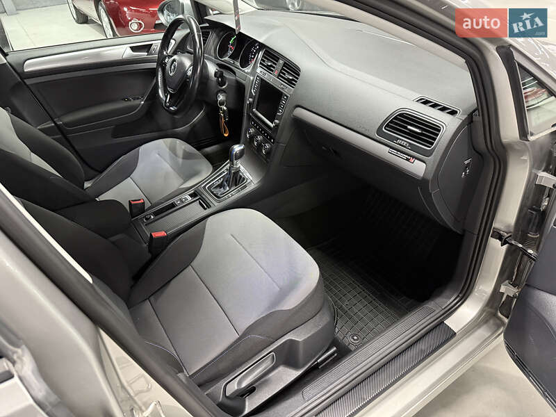 Хэтчбек Volkswagen e-Golf 2015 в Владимире