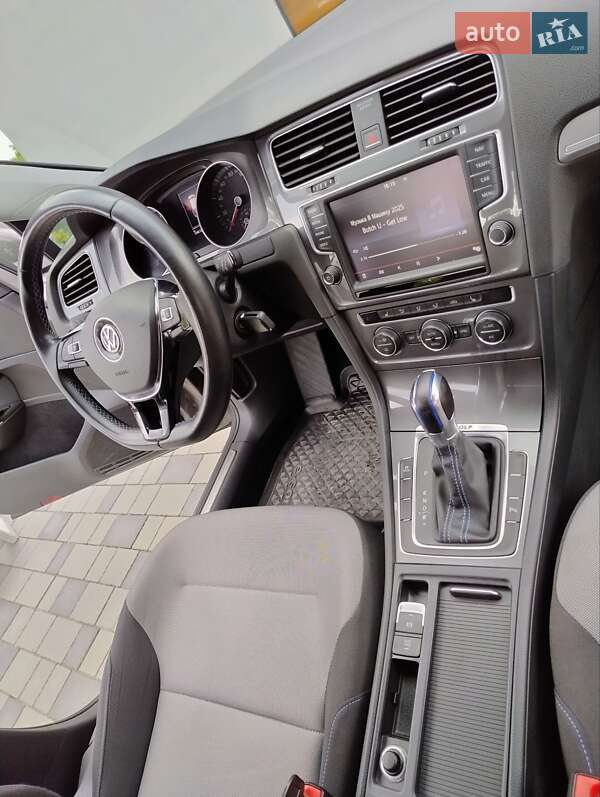 Хэтчбек Volkswagen e-Golf 2015 в Косове