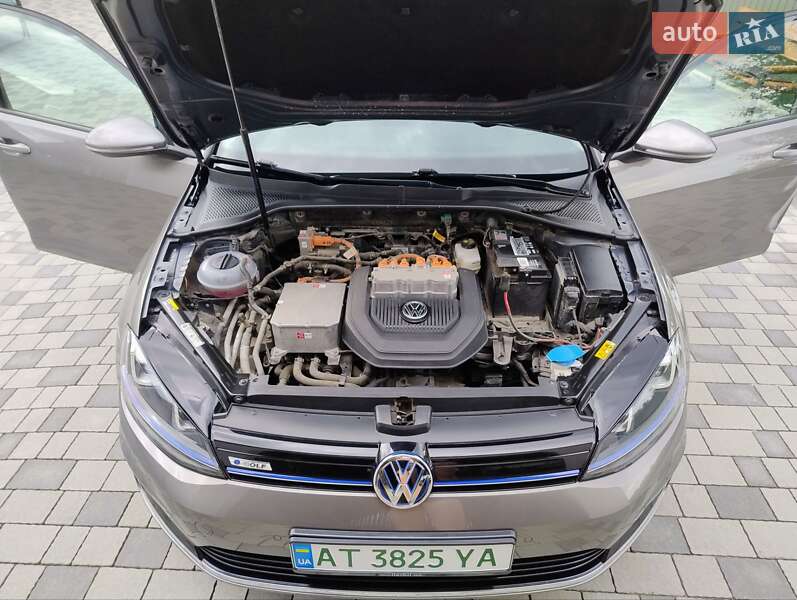 Хэтчбек Volkswagen e-Golf 2015 в Косове